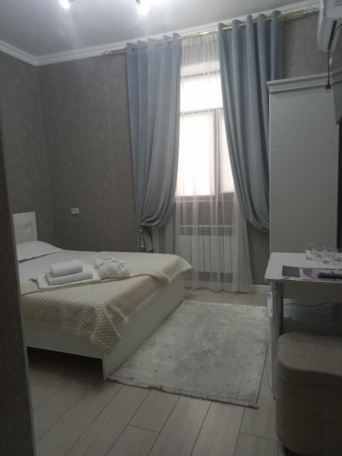 Keruen Deluxe Hotel Тараз Екстериор снимка